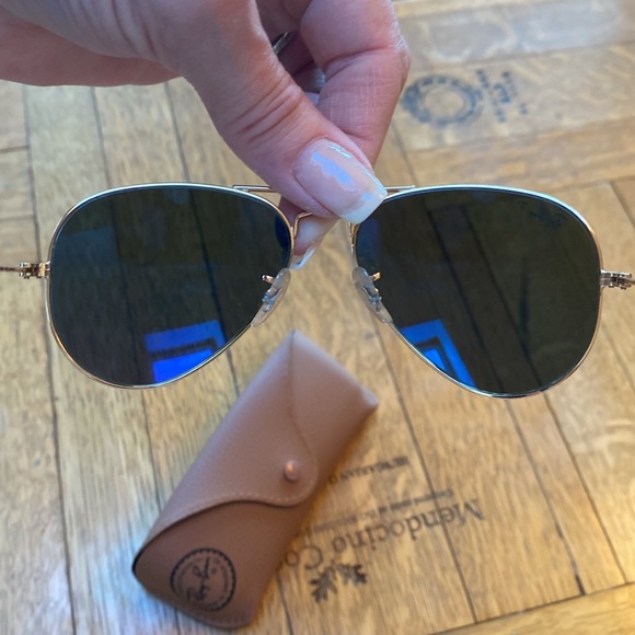 Ray-Ban Polarized Large Aviators - Picture 3 of 11